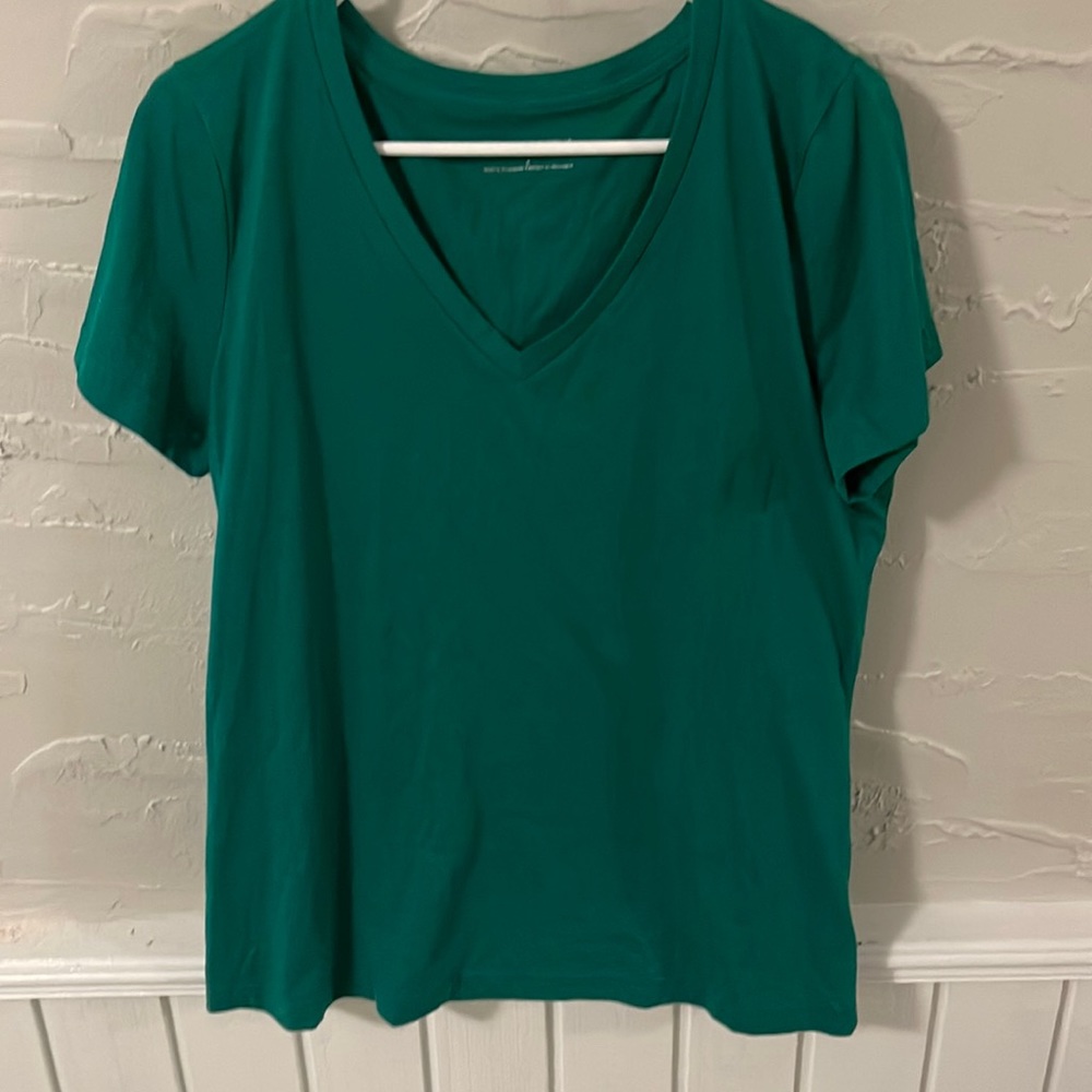 Pure energy v neck tee